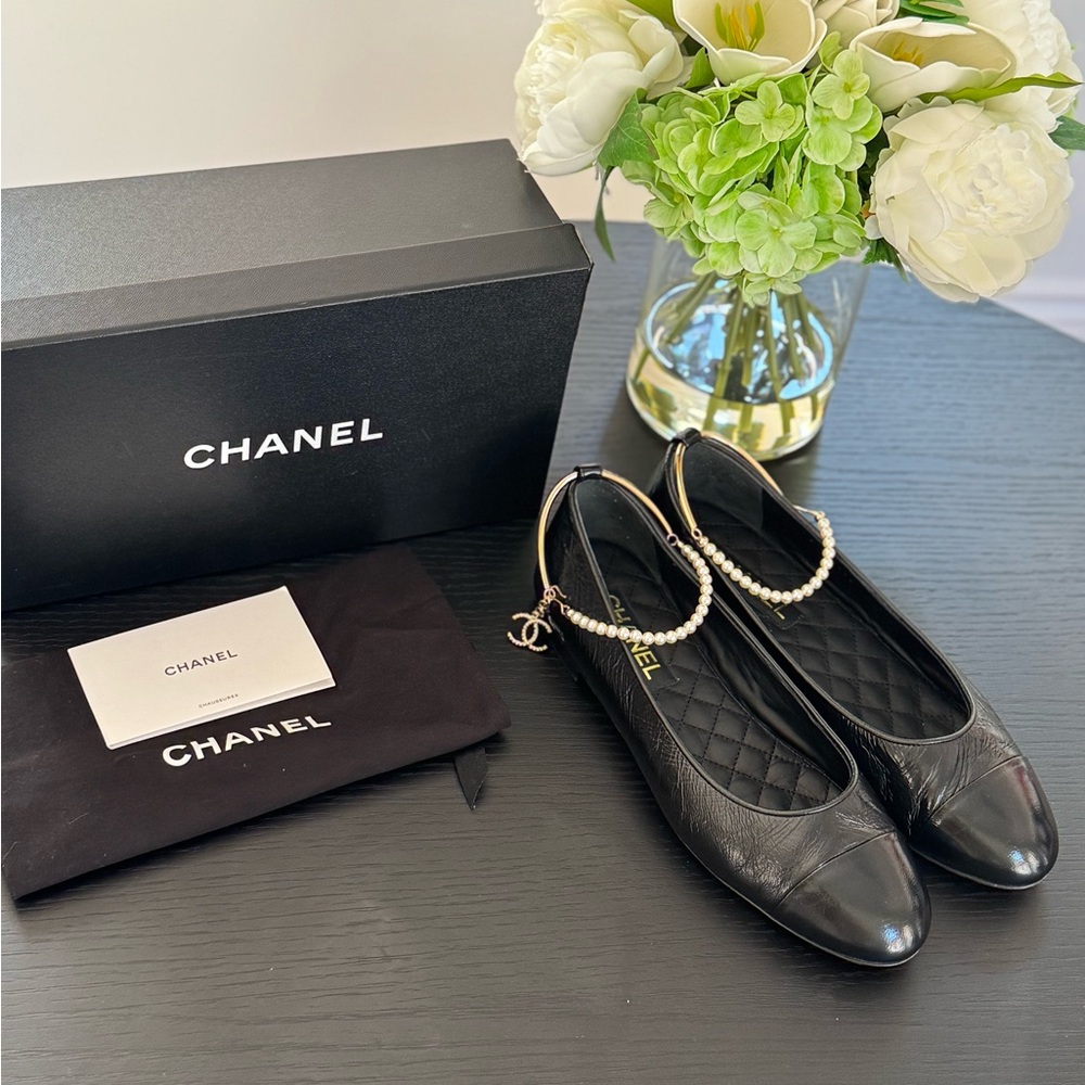 CHANEL Lambskin Ballet Flats with Pearl Strap size 42